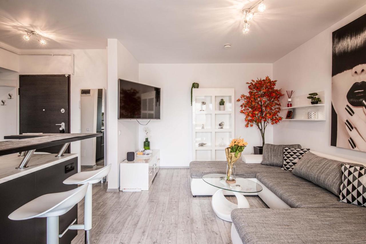 2-Room Penthouse Plaza Residence P1 Bucureşti Exterior foto